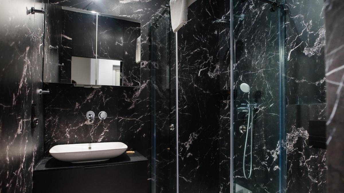 Apartamenty Kapitanskie - Plywajace Olawa Luaran gambar