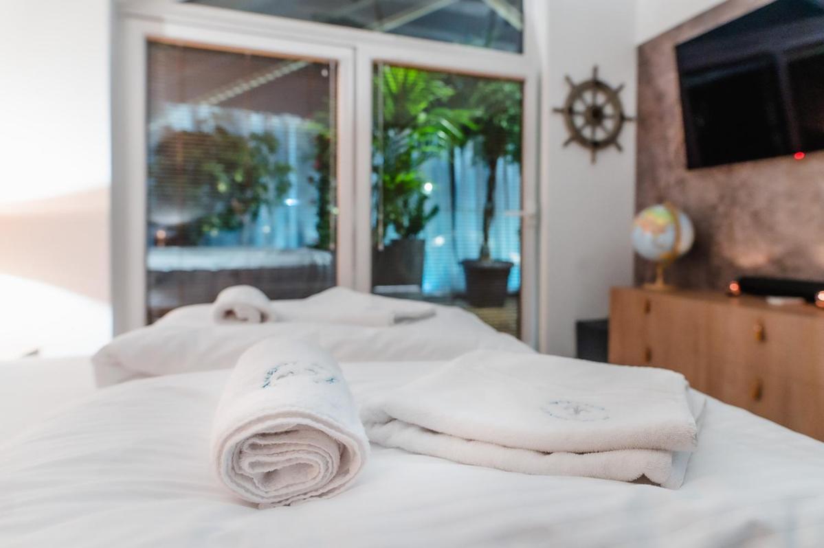 Apartamenty Kapitanskie - Plywajace Olawa Luaran gambar